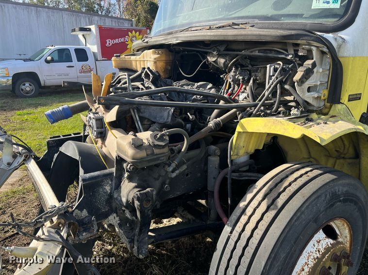 image for item DH8608 2005 Freightliner Business Class M2  refrigerated truck