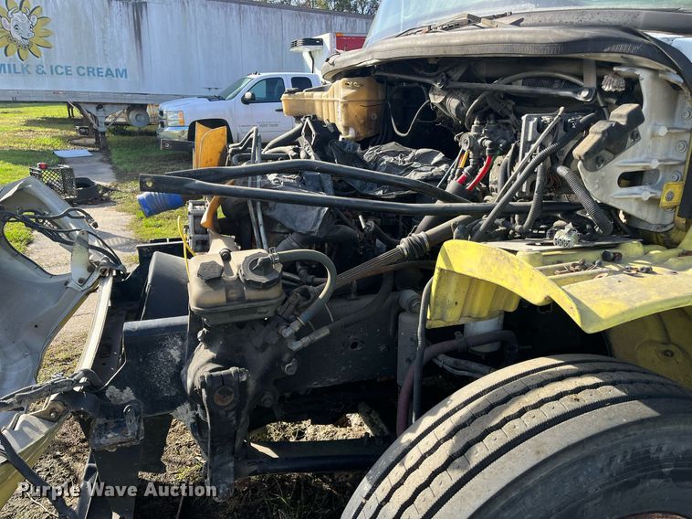 image for item DH8608 2005 Freightliner Business Class M2  refrigerated truck