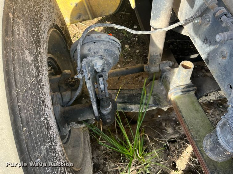 image for item DH8608 2005 Freightliner Business Class M2  refrigerated truck