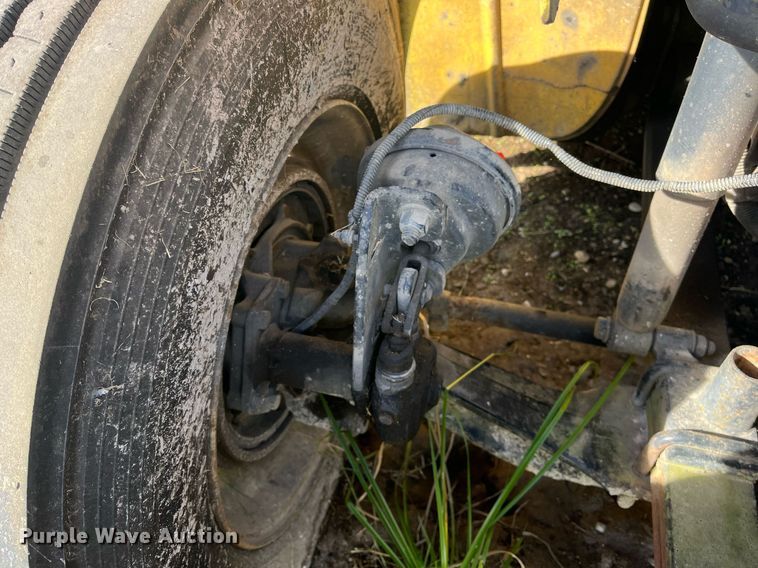 image for item DH8608 2005 Freightliner Business Class M2  refrigerated truck