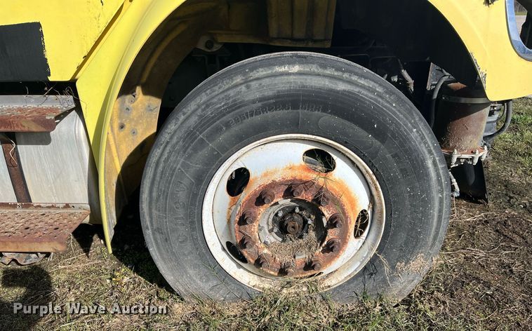 image for item DH8608 2005 Freightliner Business Class M2  refrigerated truck