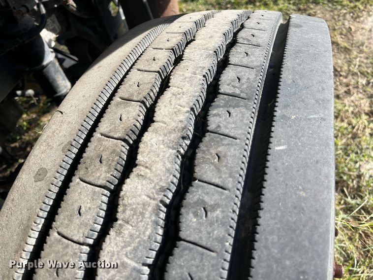 image for item DH8608 2005 Freightliner Business Class M2  refrigerated truck