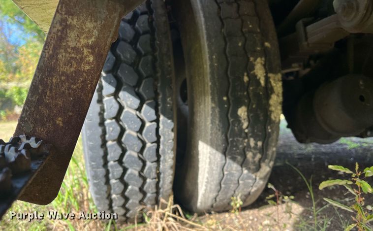 image for item DH8608 2005 Freightliner Business Class M2  refrigerated truck