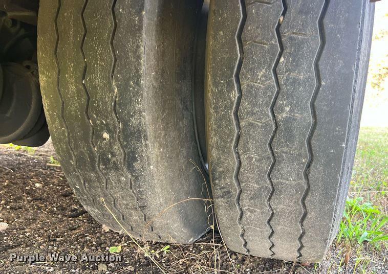 image for item DH8608 2005 Freightliner Business Class M2  refrigerated truck