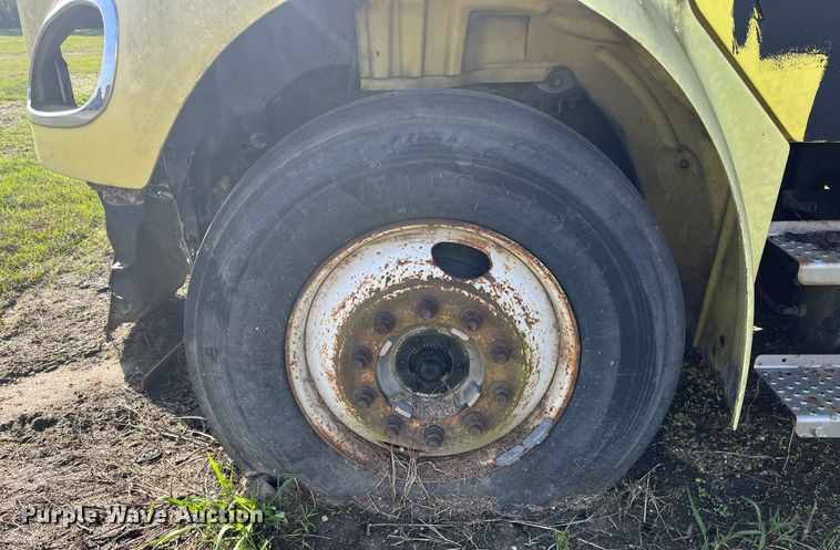 image for item DH8608 2005 Freightliner Business Class M2  refrigerated truck