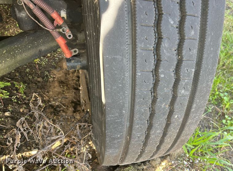 image for item DH8608 2005 Freightliner Business Class M2  refrigerated truck