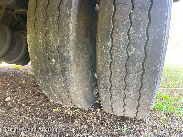 image for item DH8608 2005 Freightliner Business Class M2  refrigerated truck