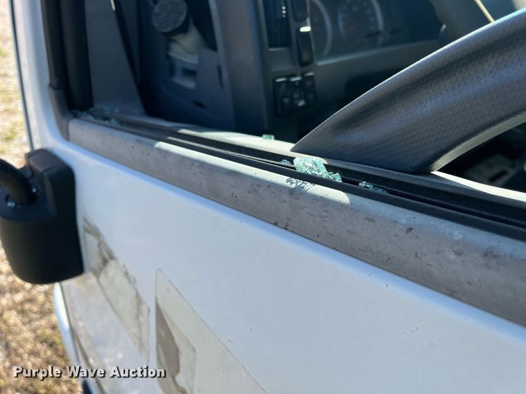 image for item DH8610 2013 Isuzu NRR  refrigerated truck