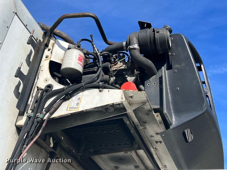 image for item DH8610 2013 Isuzu NRR  refrigerated truck