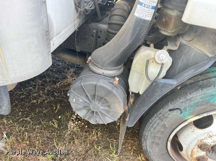 image for item DH8610 2013 Isuzu NRR  refrigerated truck