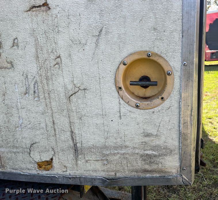 image for item DH8610 2013 Isuzu NRR  refrigerated truck