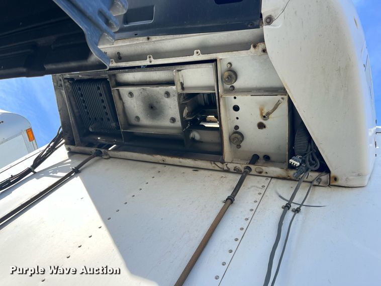 image for item DH8610 2013 Isuzu NRR  refrigerated truck