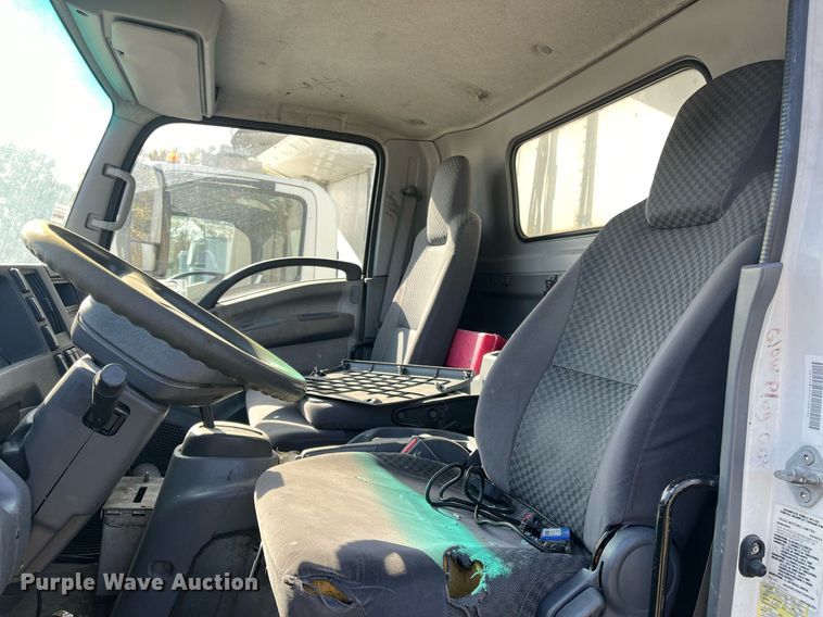 image for item DH8610 2013 Isuzu NRR  refrigerated truck