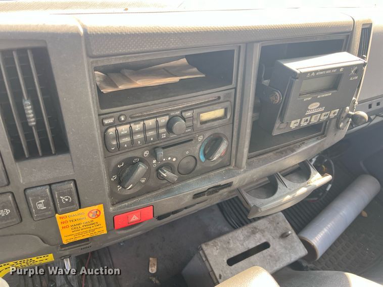 image for item DH8610 2013 Isuzu NRR  refrigerated truck