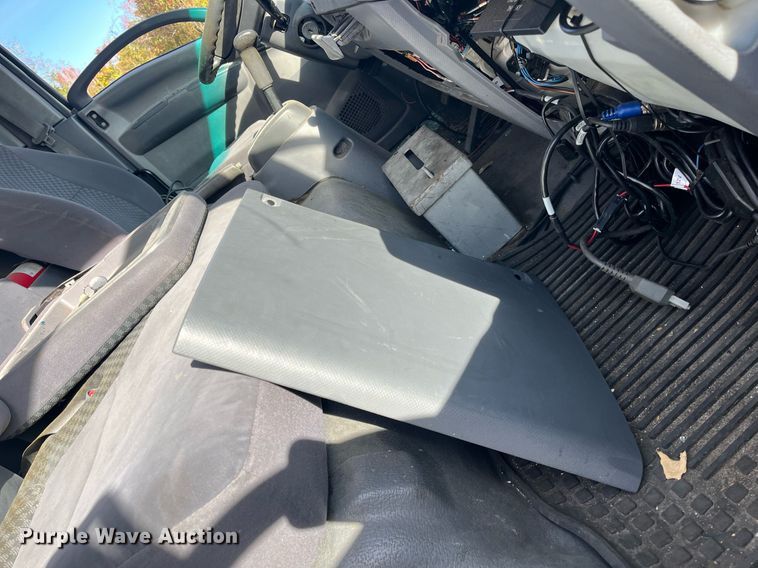 image for item DH8610 2013 Isuzu NRR  refrigerated truck