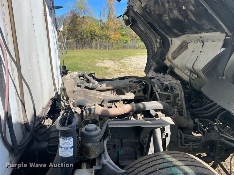 image for item DH8610 2013 Isuzu NRR  refrigerated truck