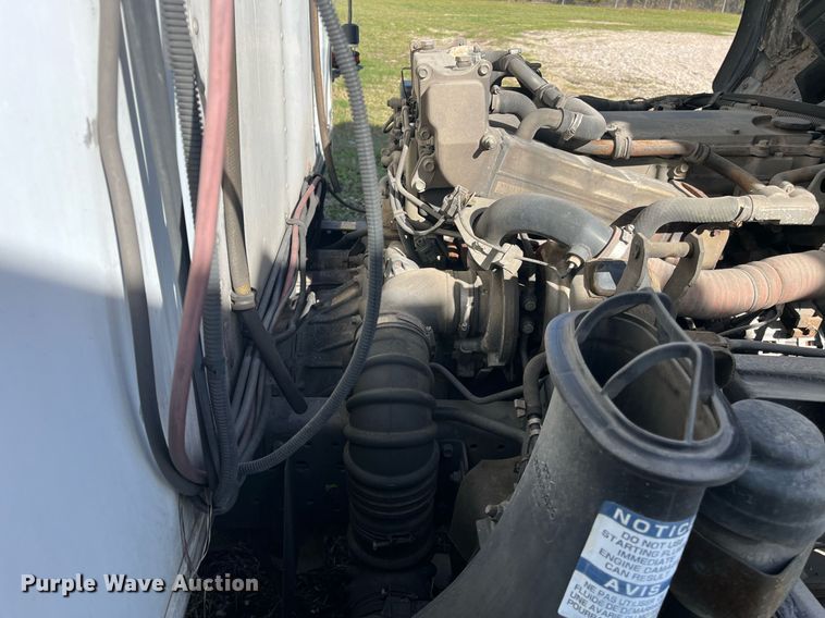 image for item DH8610 2013 Isuzu NRR  refrigerated truck