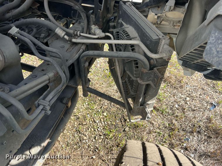 image for item DH8610 2013 Isuzu NRR  refrigerated truck