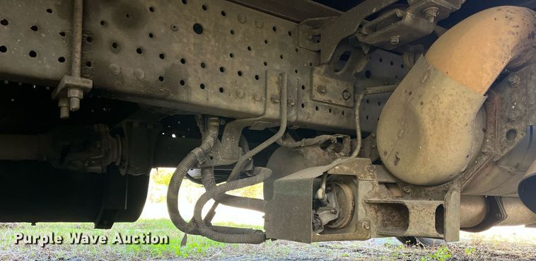 image for item DH8610 2013 Isuzu NRR  refrigerated truck