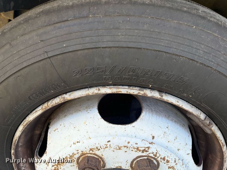 image for item DH8610 2013 Isuzu NRR  refrigerated truck