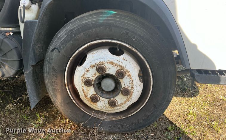 image for item DH8610 2013 Isuzu NRR  refrigerated truck