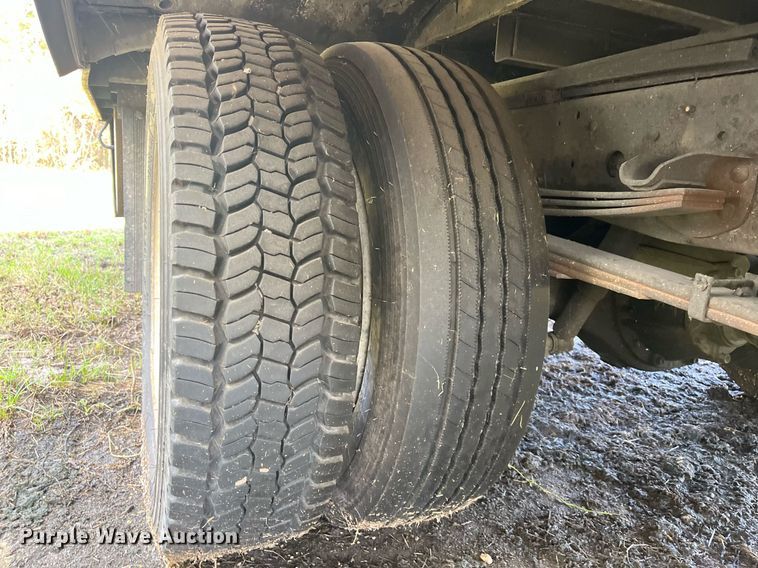 image for item DH8610 2013 Isuzu NRR  refrigerated truck