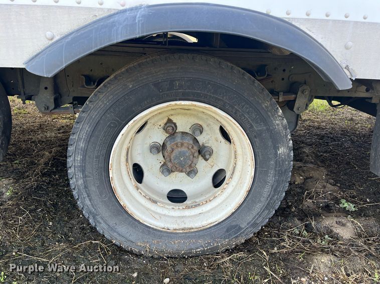 image for item DH8610 2013 Isuzu NRR  refrigerated truck