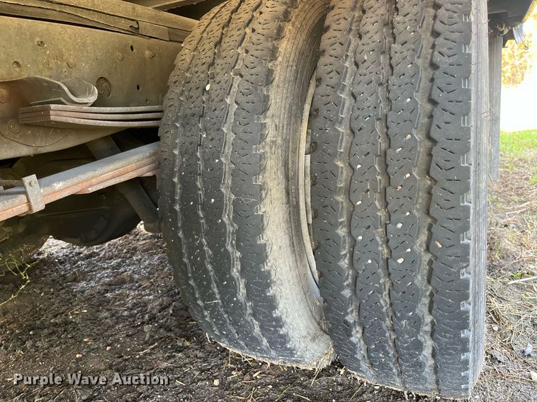 image for item DH8610 2013 Isuzu NRR  refrigerated truck