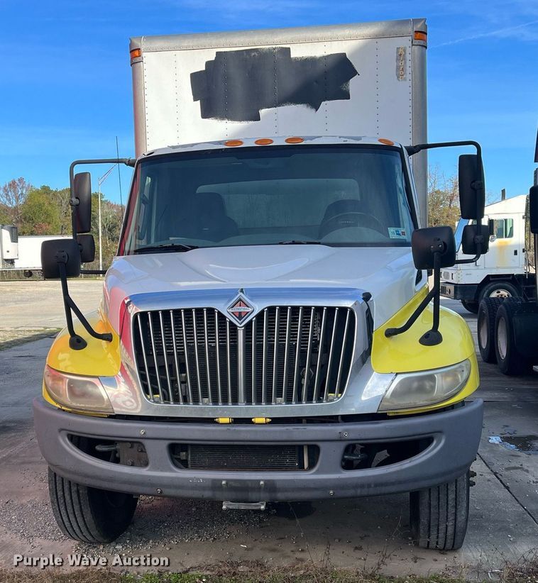 image for item DH8611 2011 International DuraStar 4300  refrigerated truck