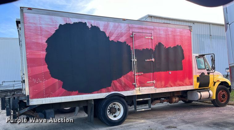 image for item DH8611 2011 International DuraStar 4300  refrigerated truck