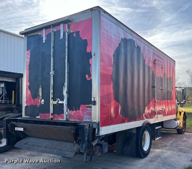 image for item DH8611 2011 International DuraStar 4300  refrigerated truck