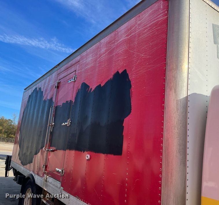 image for item DH8611 2011 International DuraStar 4300  refrigerated truck