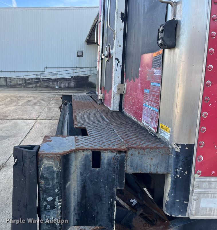 image for item DH8611 2011 International DuraStar 4300  refrigerated truck