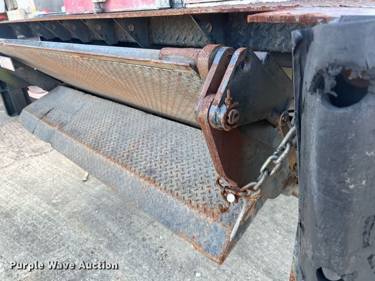 image for item DH8611 2011 International DuraStar 4300  refrigerated truck