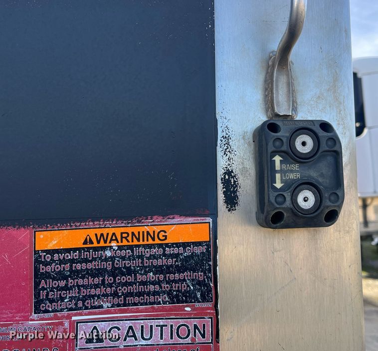 image for item DH8611 2011 International DuraStar 4300  refrigerated truck