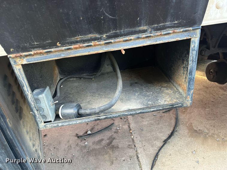 image for item DH8611 2011 International DuraStar 4300  refrigerated truck