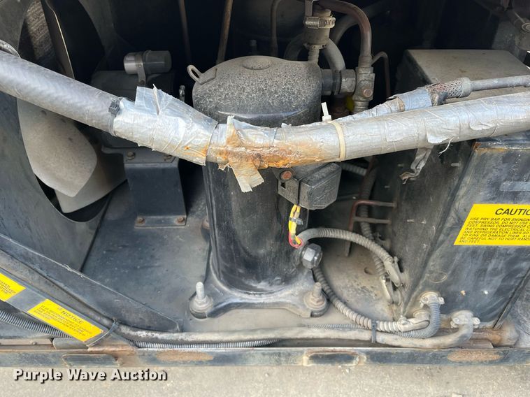 image for item DH8611 2011 International DuraStar 4300  refrigerated truck