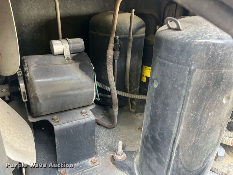 image for item DH8611 2011 International DuraStar 4300  refrigerated truck