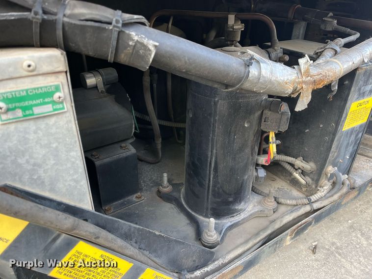 image for item DH8611 2011 International DuraStar 4300  refrigerated truck