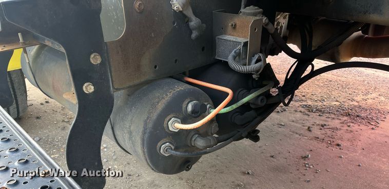 image for item DH8611 2011 International DuraStar 4300  refrigerated truck