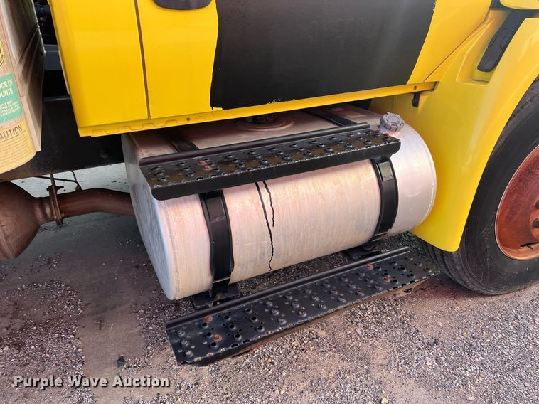 image for item DH8611 2011 International DuraStar 4300  refrigerated truck