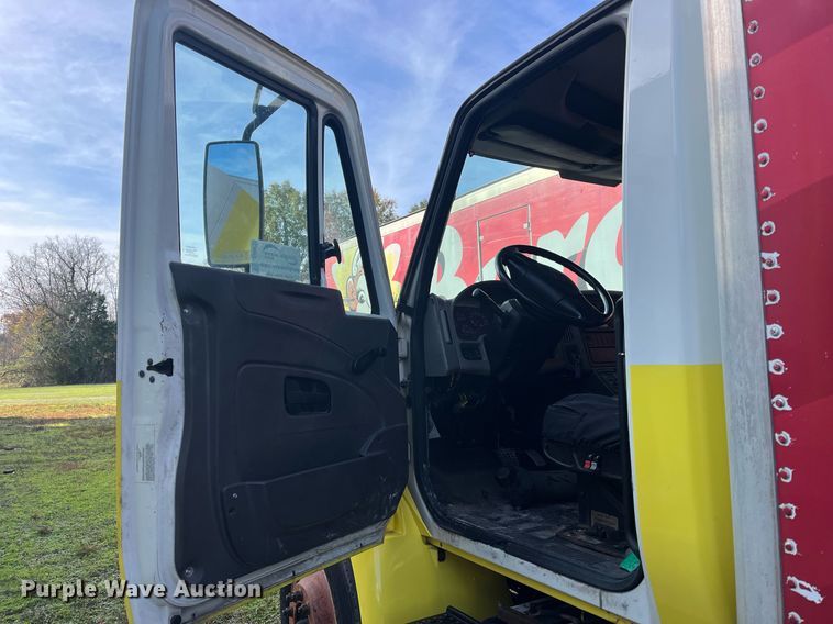 image for item DH8611 2011 International DuraStar 4300  refrigerated truck