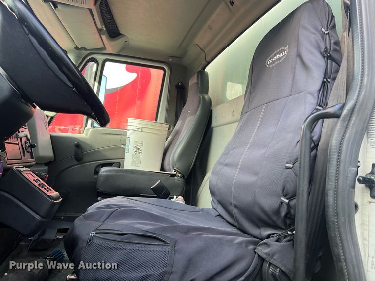 image for item DH8611 2011 International DuraStar 4300  refrigerated truck