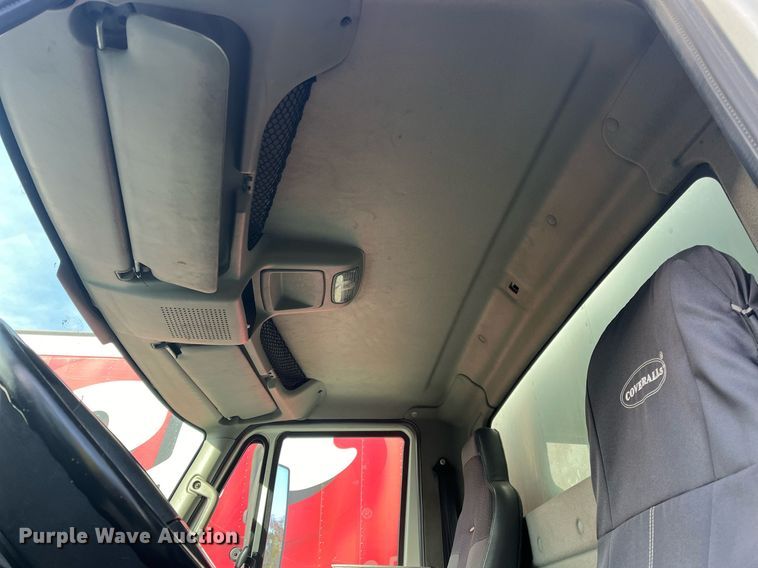 image for item DH8611 2011 International DuraStar 4300  refrigerated truck