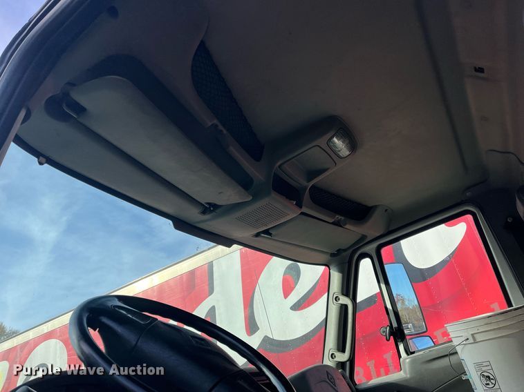 image for item DH8611 2011 International DuraStar 4300  refrigerated truck