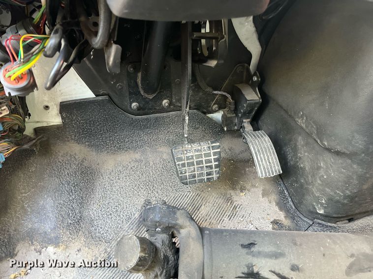 image for item DH8611 2011 International DuraStar 4300  refrigerated truck