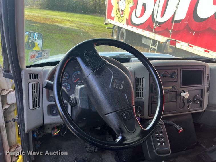 image for item DH8611 2011 International DuraStar 4300  refrigerated truck