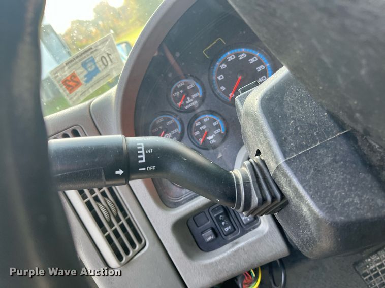 image for item DH8611 2011 International DuraStar 4300  refrigerated truck