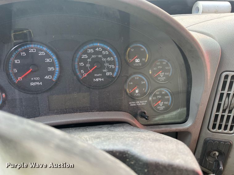 image for item DH8611 2011 International DuraStar 4300  refrigerated truck