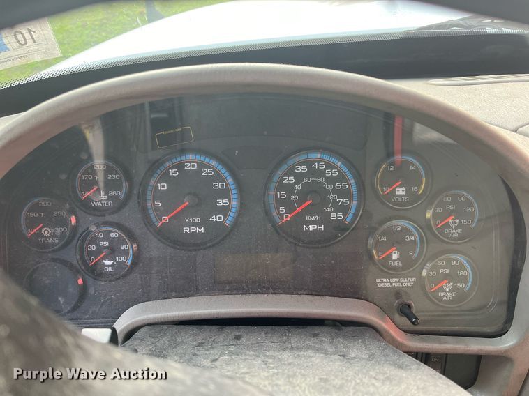 image for item DH8611 2011 International DuraStar 4300  refrigerated truck